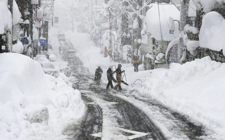 Record Lows And Deadly Snows Sweep Japan; Iceland's Coldest December ...